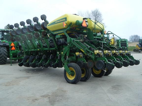 Image of John Deere 1790 equipment image 4