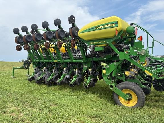 Image of John Deere 1790 equipment image 4
