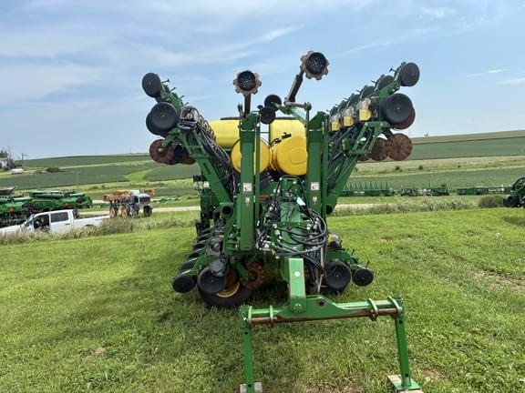 Image of John Deere 1790 equipment image 1