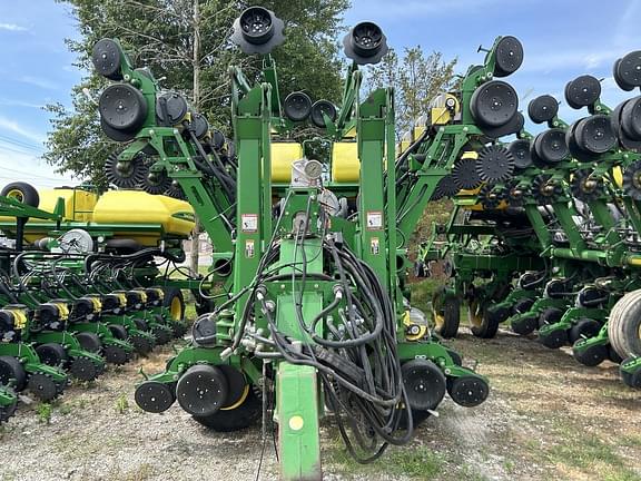 Image of John Deere 1790 equipment image 1