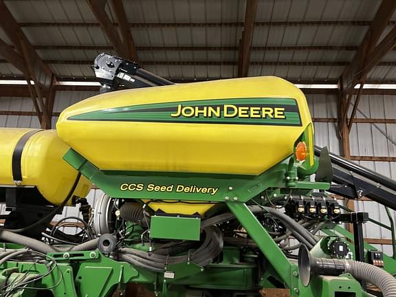 Image of John Deere 1790 equipment image 4