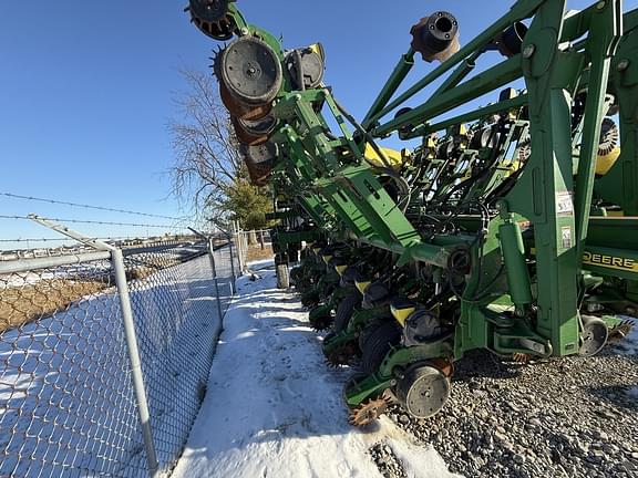 Image of John Deere 1790 equipment image 2