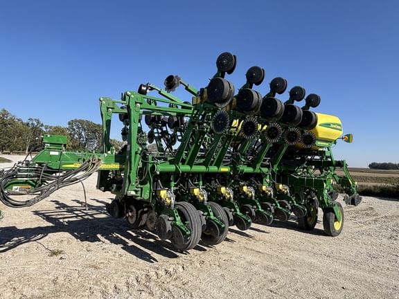 2012 John Deere 1790 Equipment Image0