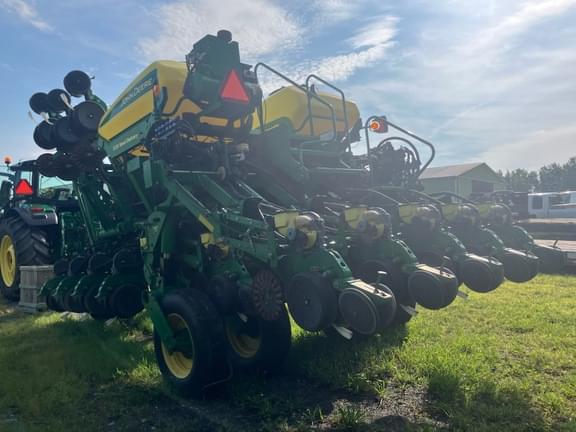 Image of John Deere 1790 equipment image 2