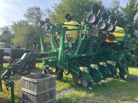 2012 John Deere 1790 Equipment Image0