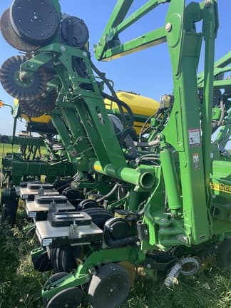 Image of John Deere 1790 equipment image 3