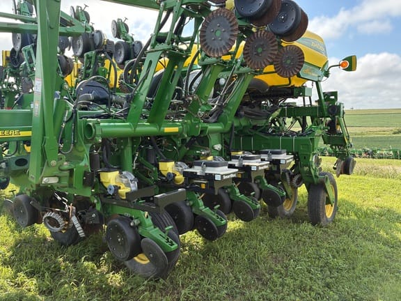 2012 John Deere 1790 Equipment Image0