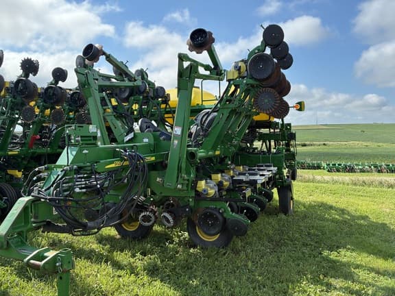 Image of John Deere 1790 equipment image 2