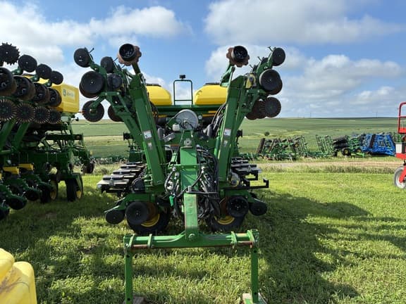 Image of John Deere 1790 equipment image 1