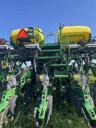 Image of John Deere 1790 equipment image 2