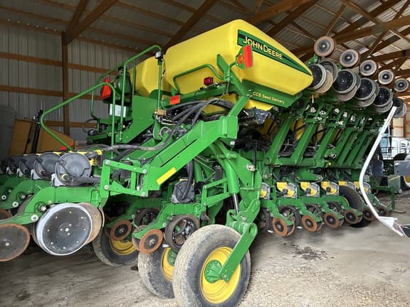 Image of John Deere 1790 equipment image 1
