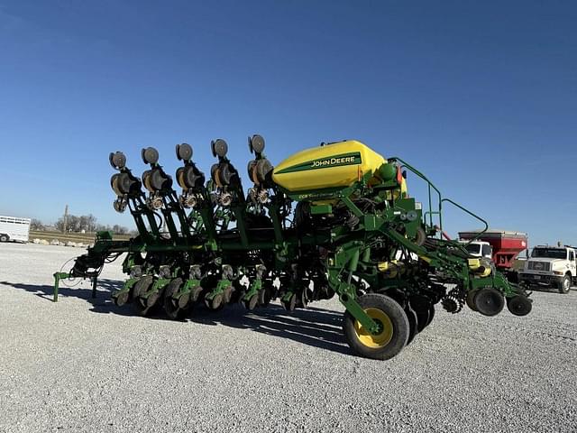 Image of John Deere 1790 equipment image 2