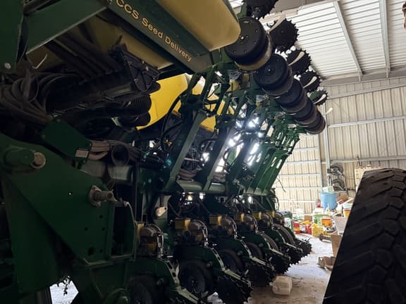 Image of John Deere 1790 equipment image 3