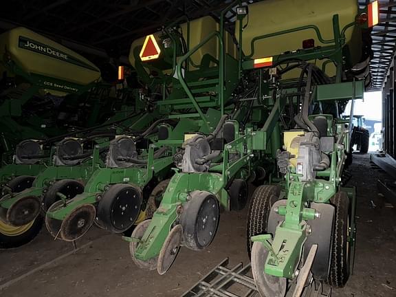 Image of John Deere 1790 equipment image 3