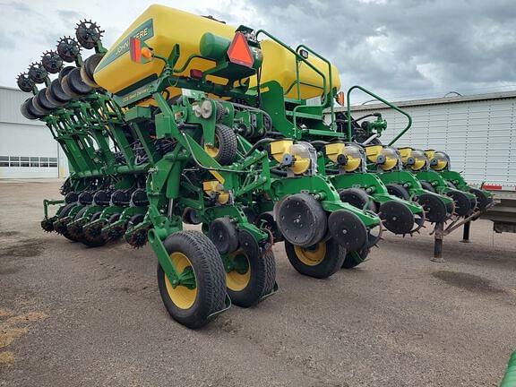Image of John Deere 1790 equipment image 3