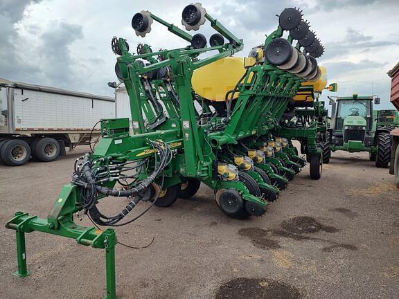 Image of John Deere 1790 equipment image 2
