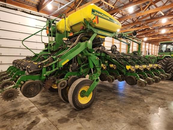 Image of John Deere 1790 equipment image 2