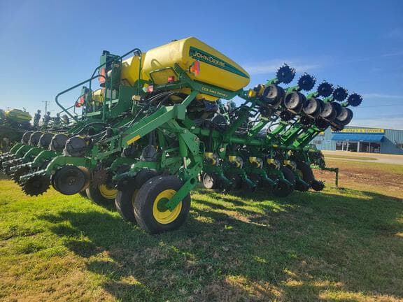 Image of John Deere 1790 equipment image 2