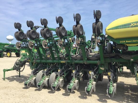 Image of John Deere 1790 equipment image 2