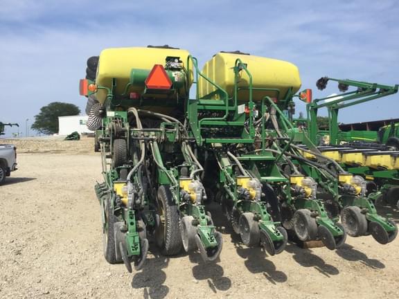Image of John Deere 1790 equipment image 3