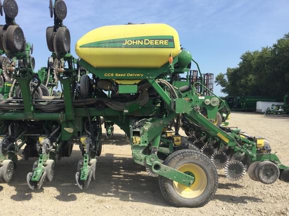 Image of John Deere 1790 equipment image 4