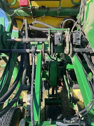 Image of John Deere 1790 equipment image 2