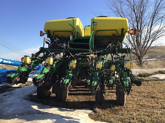 Image of John Deere 1790 equipment image 2