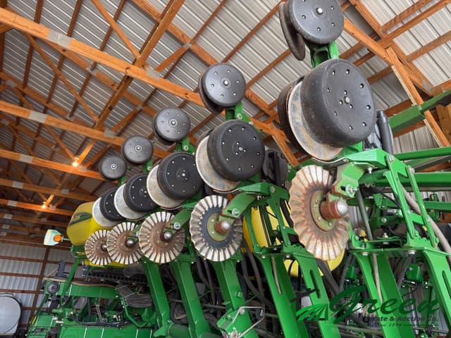 Image of John Deere 1790 equipment image 4
