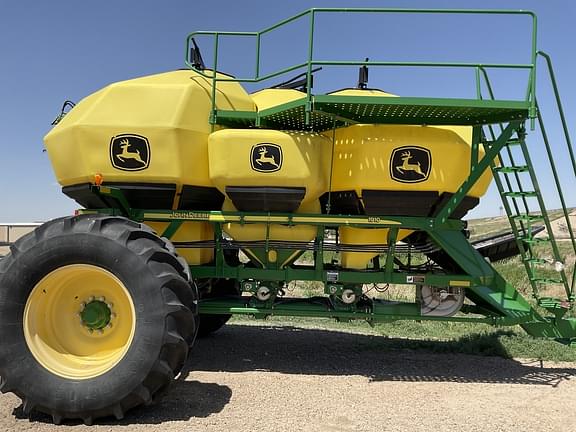 Image of John Deere 1830 equipment image 2