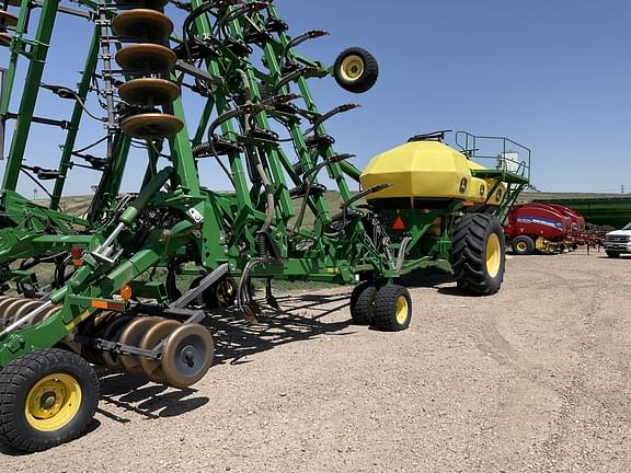 Image of John Deere 1830 equipment image 1