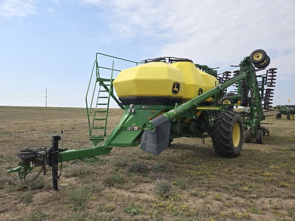 Image of John Deere 1830 equipment image 1