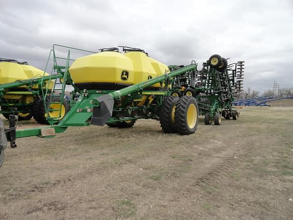 Image of John Deere 1835 equipment image 1
