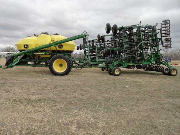 Image of John Deere 1835 Primary image