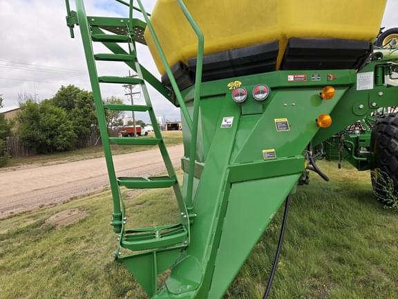 Image of John Deere 1890 equipment image 1