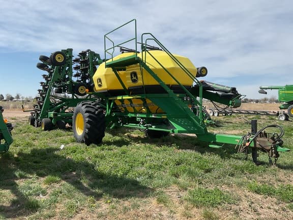 Image of John Deere 1890 equipment image 1