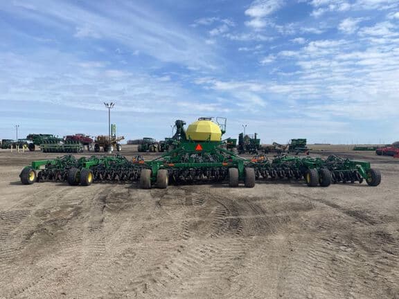 Image of John Deere 1890 equipment image 3