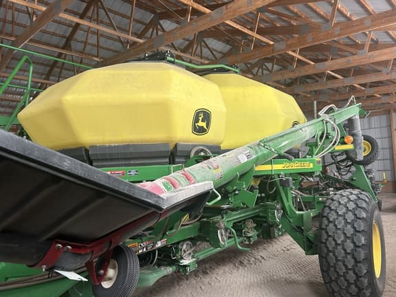 Image of John Deere 1890 equipment image 2
