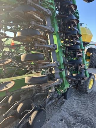 Image of John Deere 1890 equipment image 2