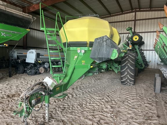 Image of John Deere 1890 equipment image 1