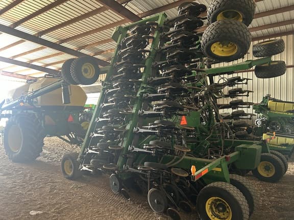 Image of John Deere 1890 equipment image 2