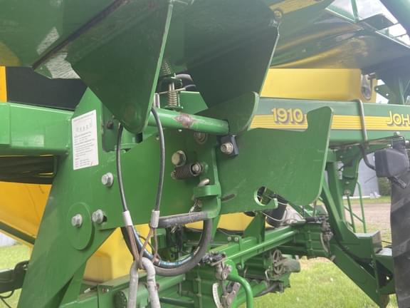 Image of John Deere 1890 equipment image 1