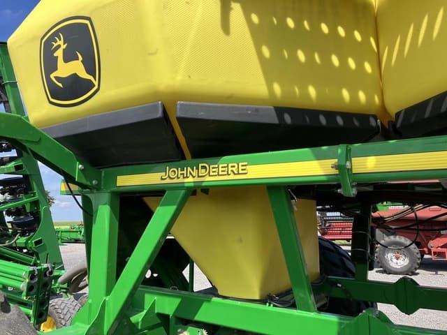 Image of John Deere 1890 equipment image 3