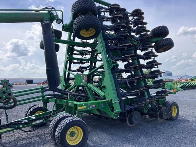 Image of John Deere 1890 equipment image 1