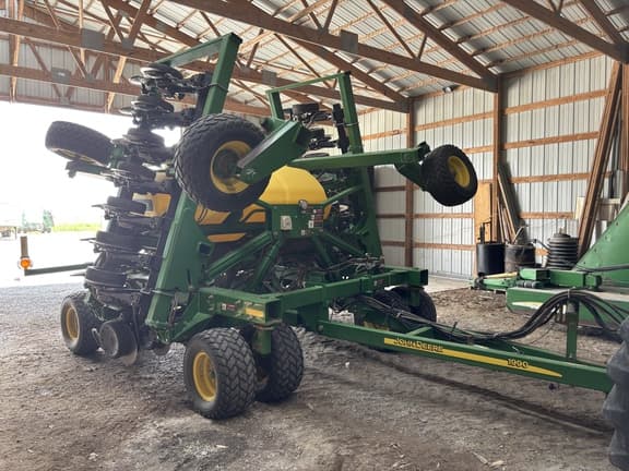 Image of John Deere 1990 Primary image
