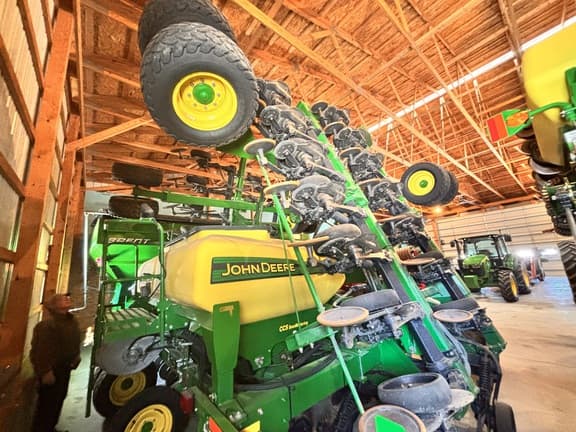 Image of John Deere 1990 equipment image 1