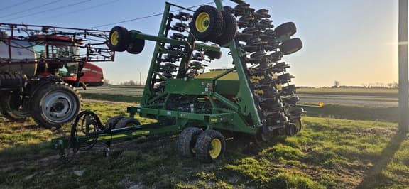 Image of John Deere 1990 Image 1