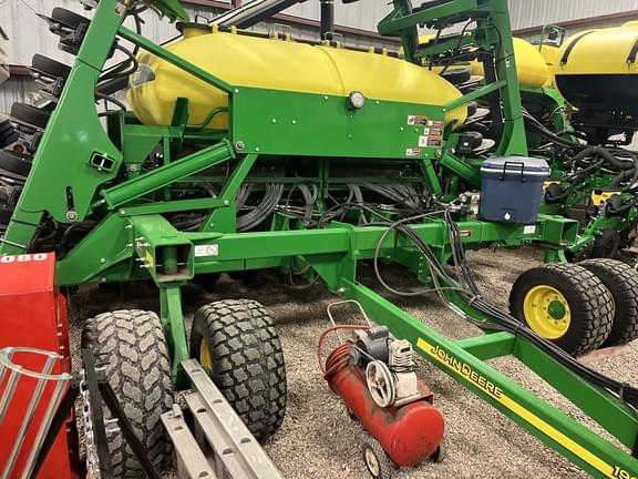 Image of John Deere 1990 Image 1