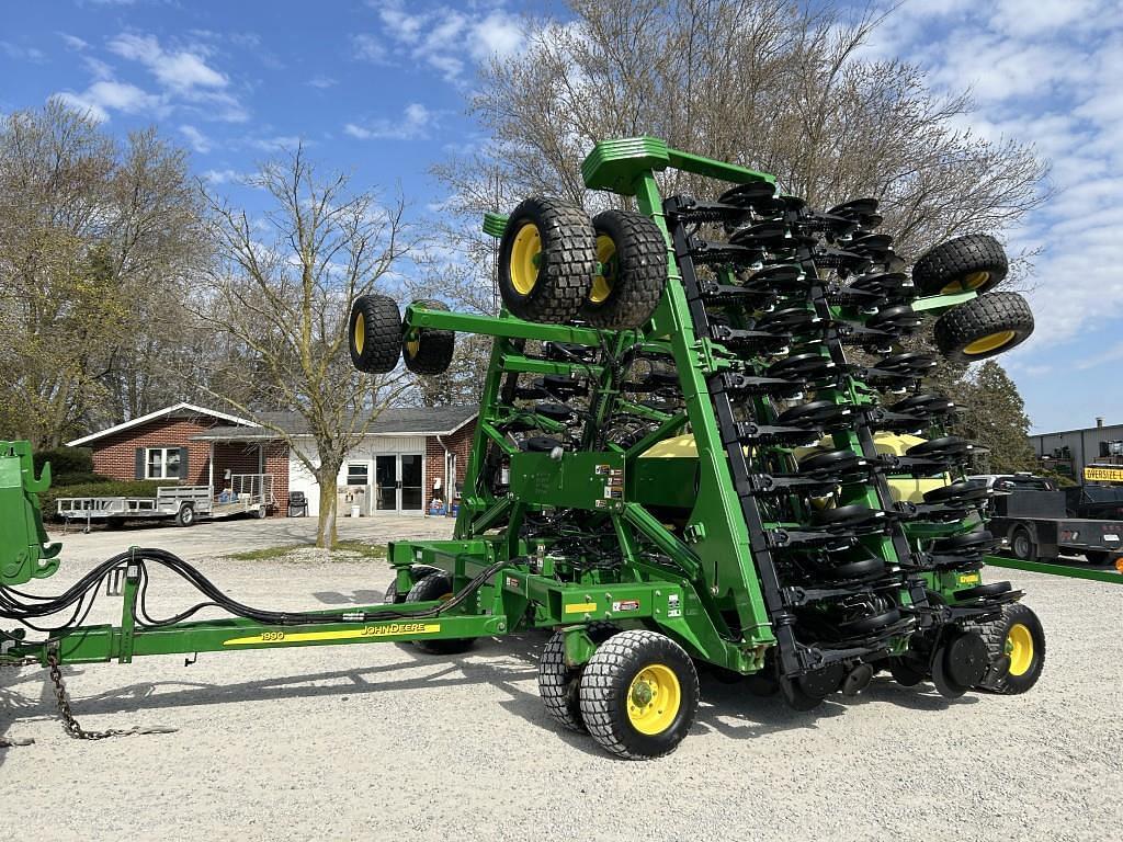 Image of John Deere 1990 Primary image