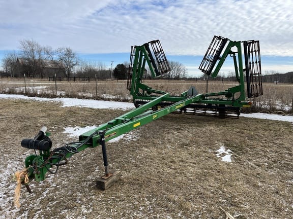 2012 John Deere 200 Equipment Image0