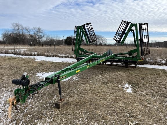 Image of John Deere 200 Primary image